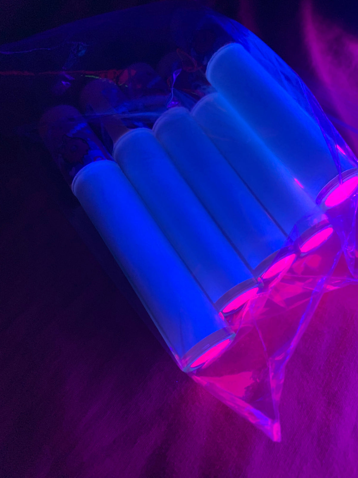 *UV* NEON EYLINER !!